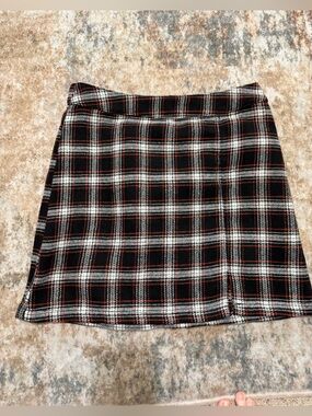 y2K Dark Academia Plaid Mini Skirt – Black, White, & Red Tartan High-Waist